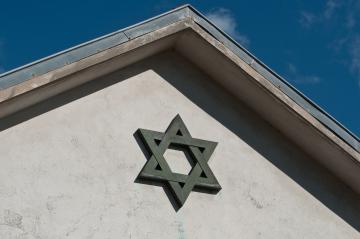 Jewish star on building