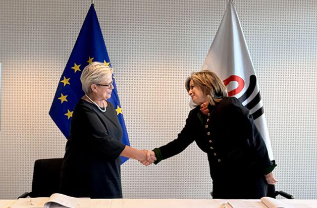 FRA Director Sirpa Rautio and European Patent Office Vice President, Nellie Simon signed the agreement that formalises FRA’s upcoming relocation. 